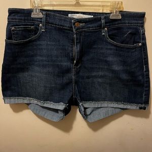 Levi signature high rise Jean shorts size 34/18